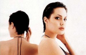 angelina_jolie_frizure_2011